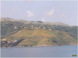 Blick vom Berg auf Platarias